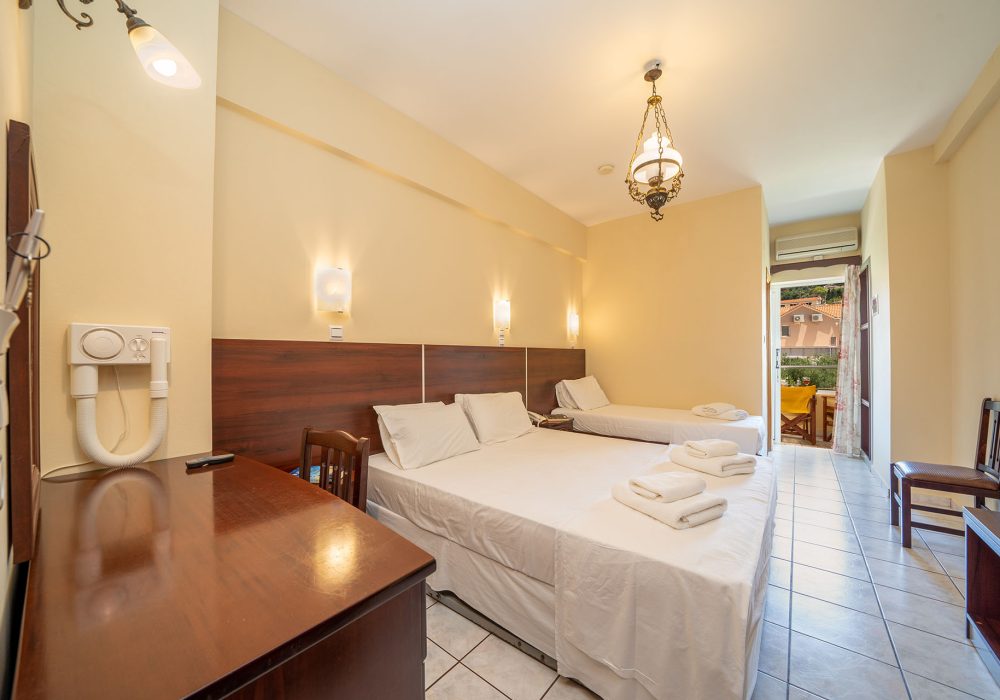 Classic Triple Room with Garden View