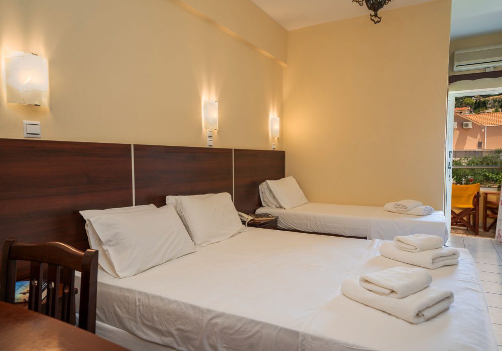 Classic Triple Room with Garden View