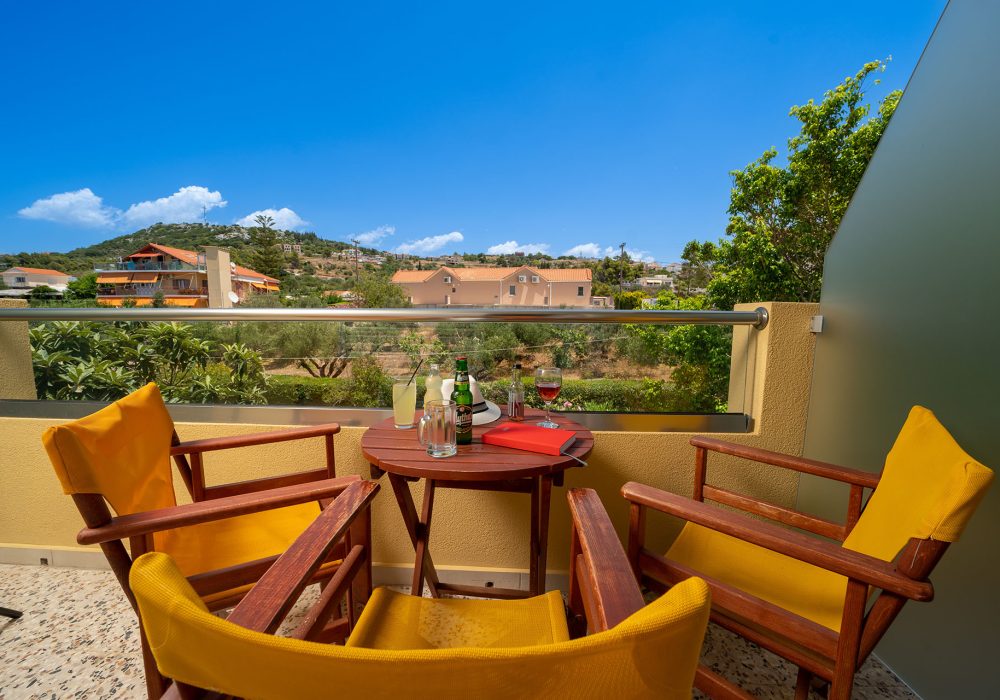 Classic Triple Room with Garden View
