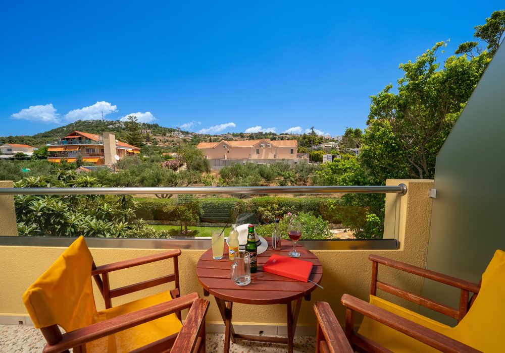 Classic Triple Room with Garden View