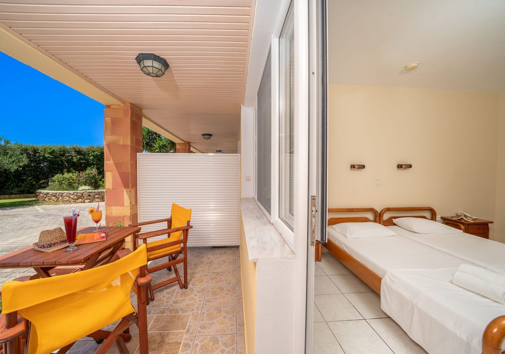 Standard Double Room with Garden View